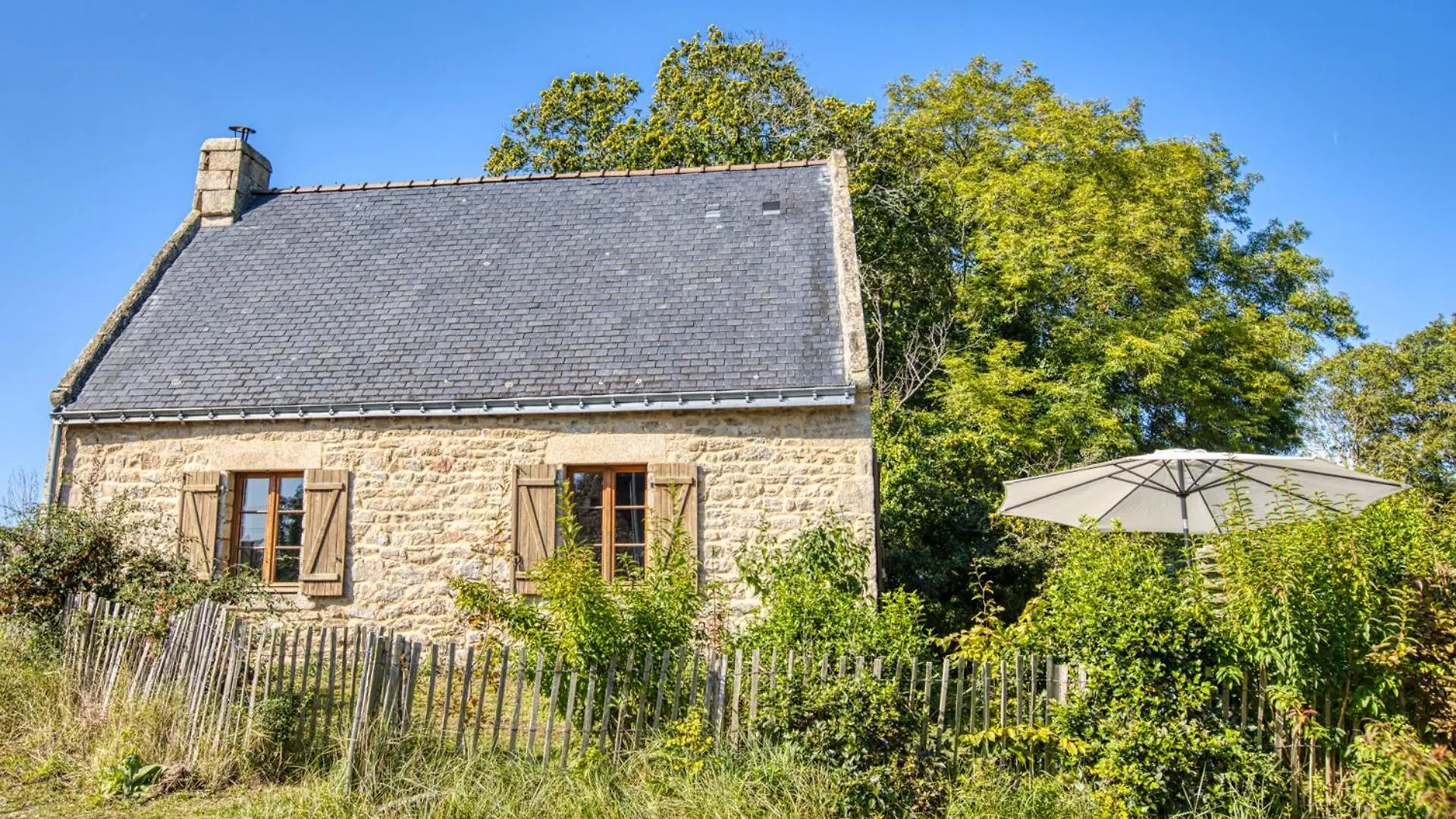 Holiday home Les Gites Du Plec - Piscine Locoal-Mendon France